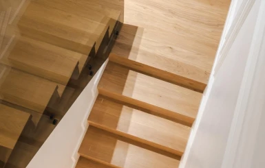 Пол из лестница из паркета